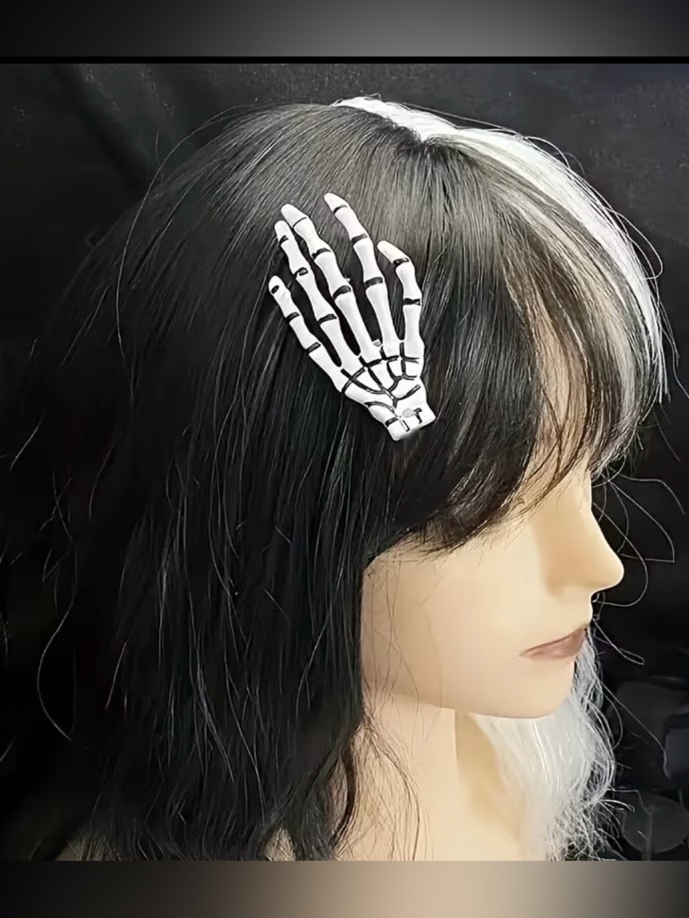 Set of skeleton 💀 hands hair clips - Picture 2 of 4